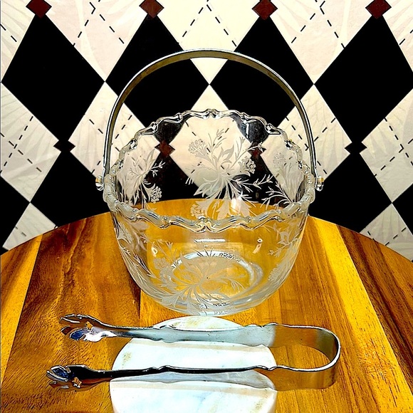 Vintage Fostoria Baroque Etched Glass Ice Bucket with Handle – Elegant Barware - Picture 4 of 4